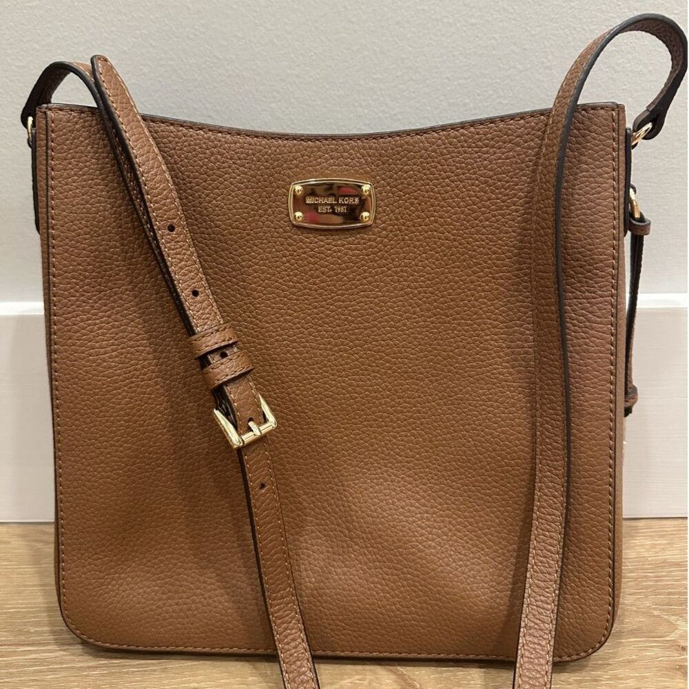 Michael Kors Camel Brown Pebbled Leather Crossbody Purse Handbag EUC! - Picture 2 of 16